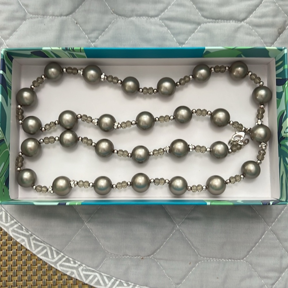 Carolee Grey Pearl Necklace w Swarovski Pouch - Picture 5 of 14